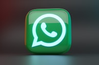 a green square button with a phone on it