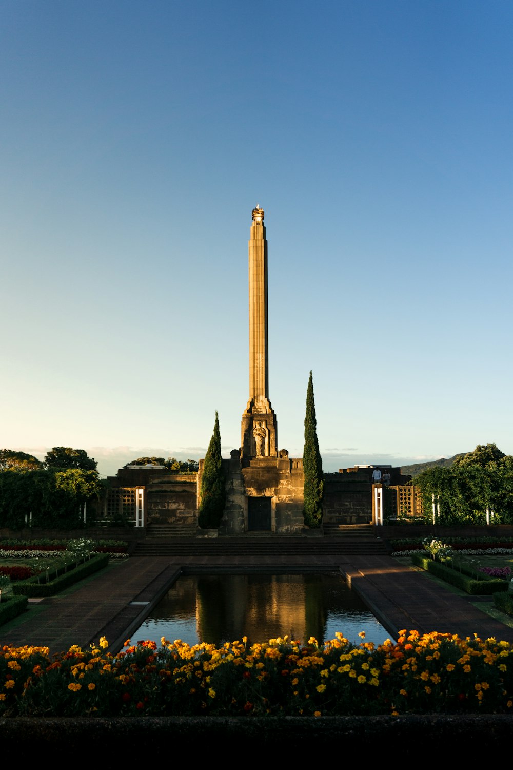 a large monument with a fountain in the middle of it