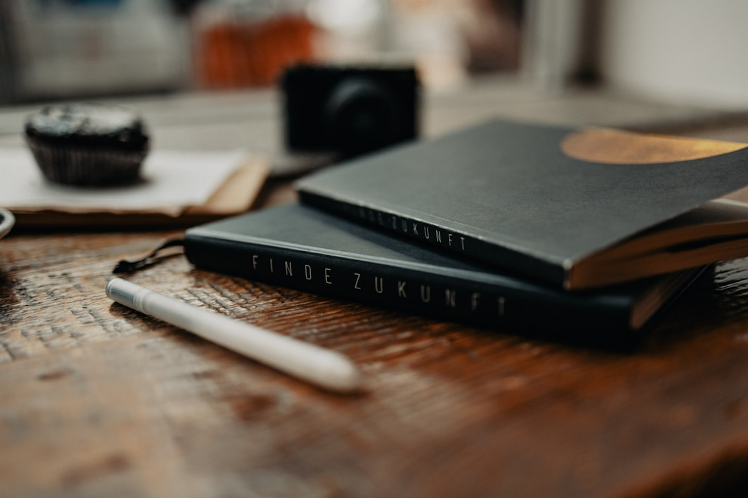 a couple of books sitting on top of a wooden table, finde-zukunft.de