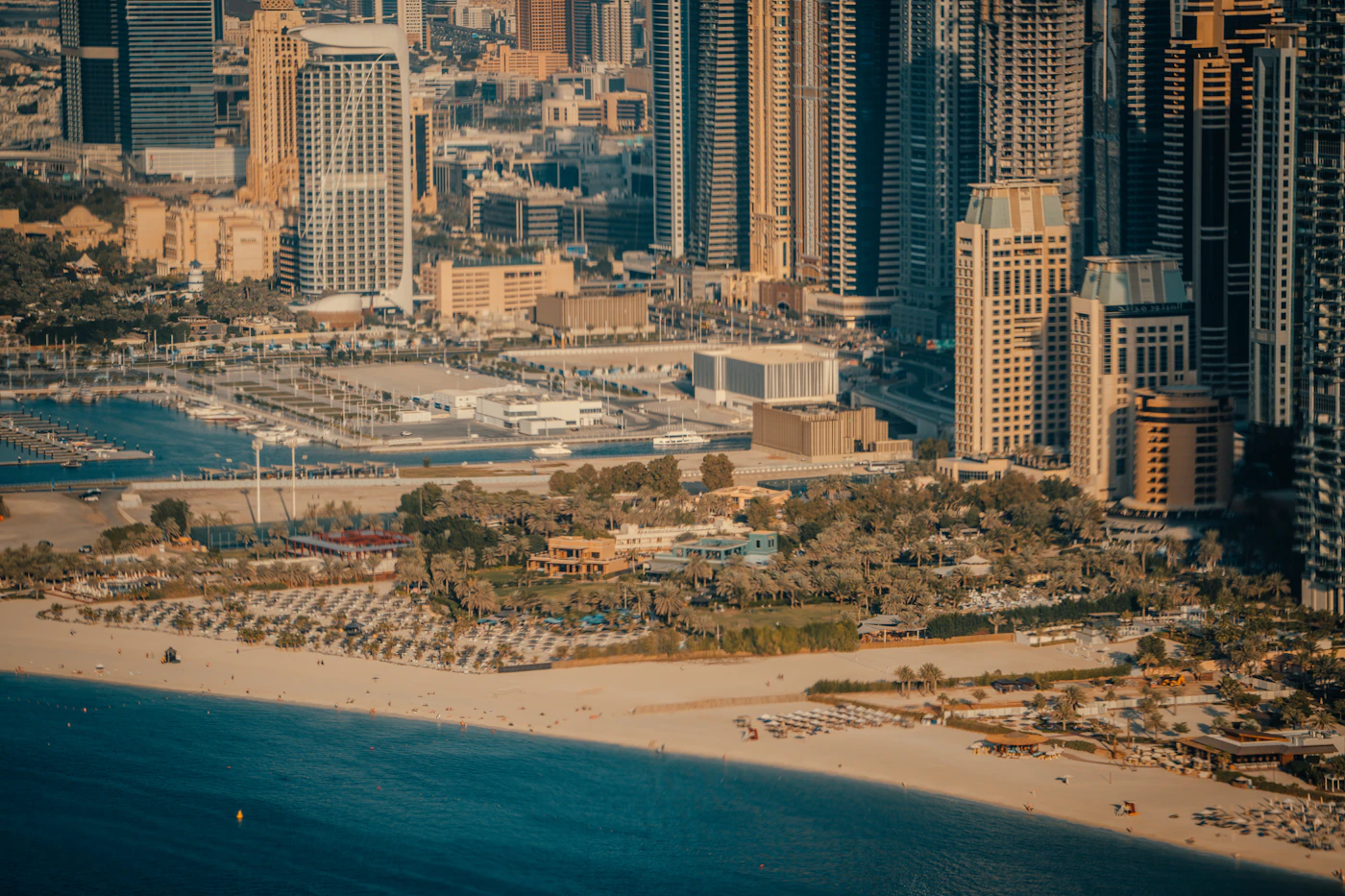 Luftbild von JBR, Bluewaters und der Küste