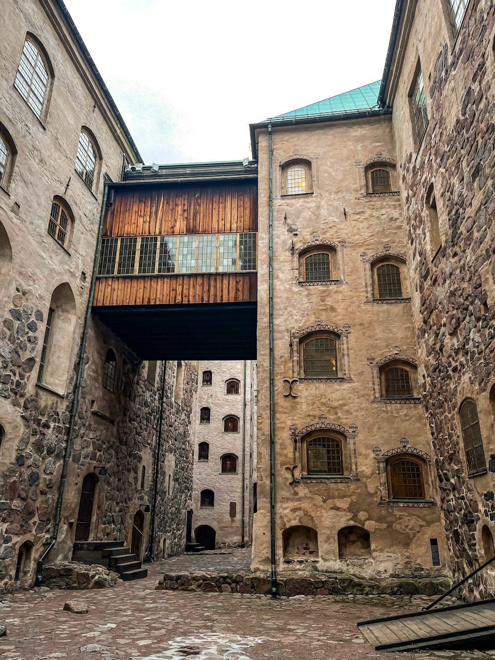 a stone building with a bridge over it