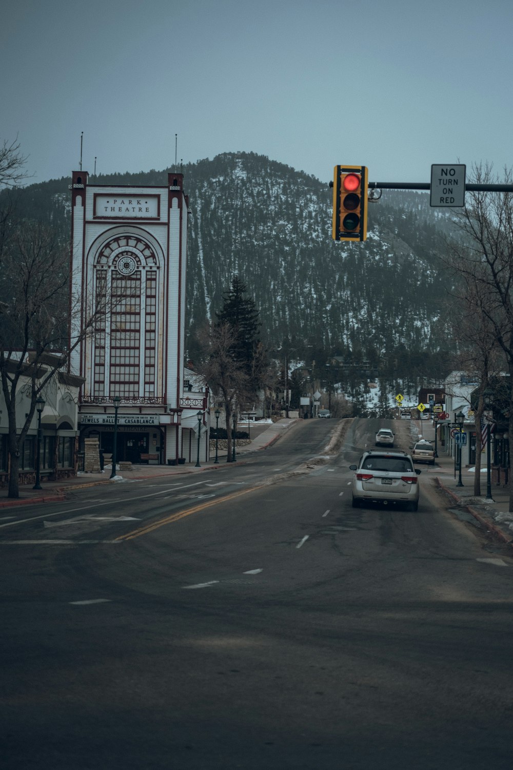 a car is stopped at a red light