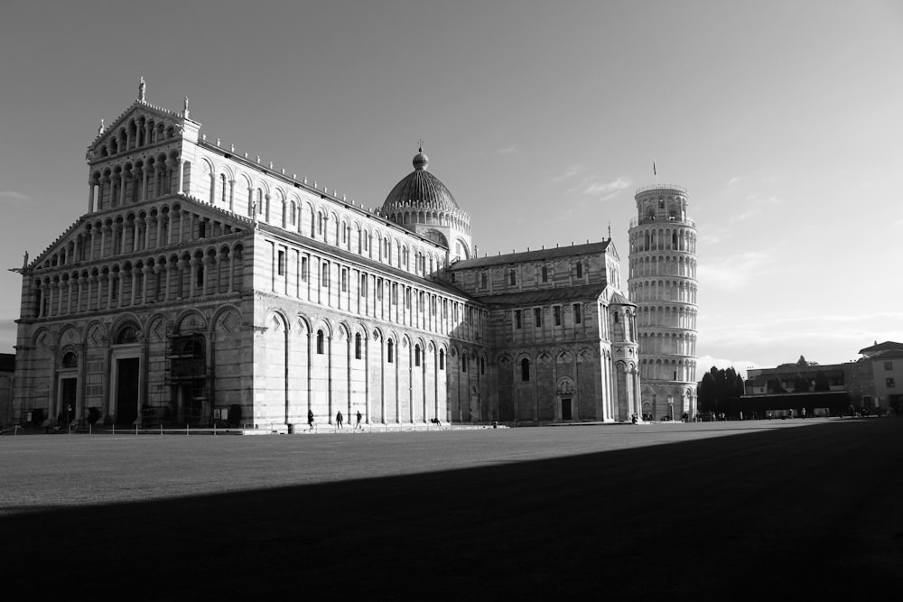 a black and white photo of a large building