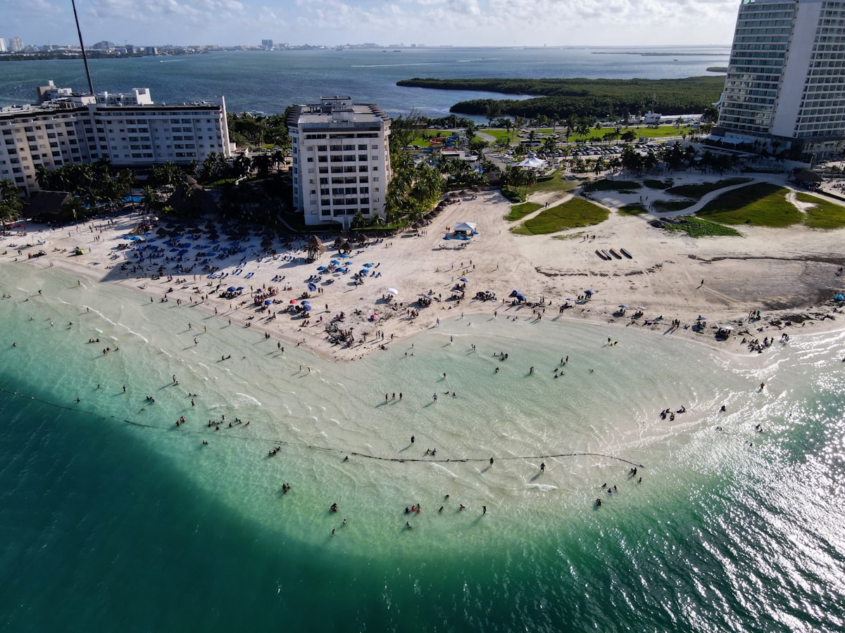 Aerial view of a tropical beach with turquoise water in Cancún, Mexico
