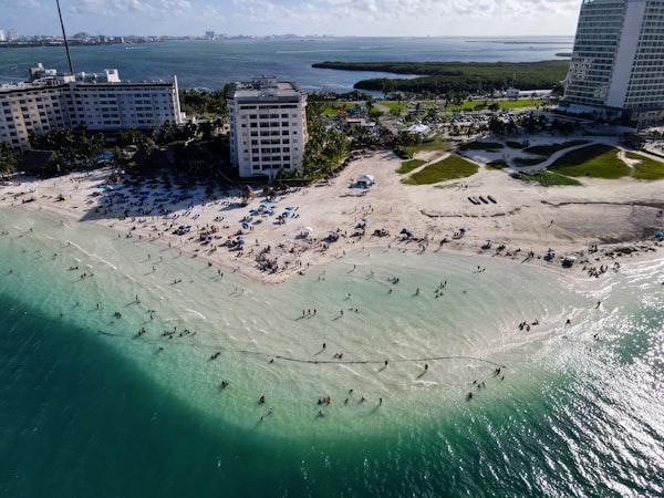 Aerial view of a tropical beach with turquoise water in Cancún, Mexico