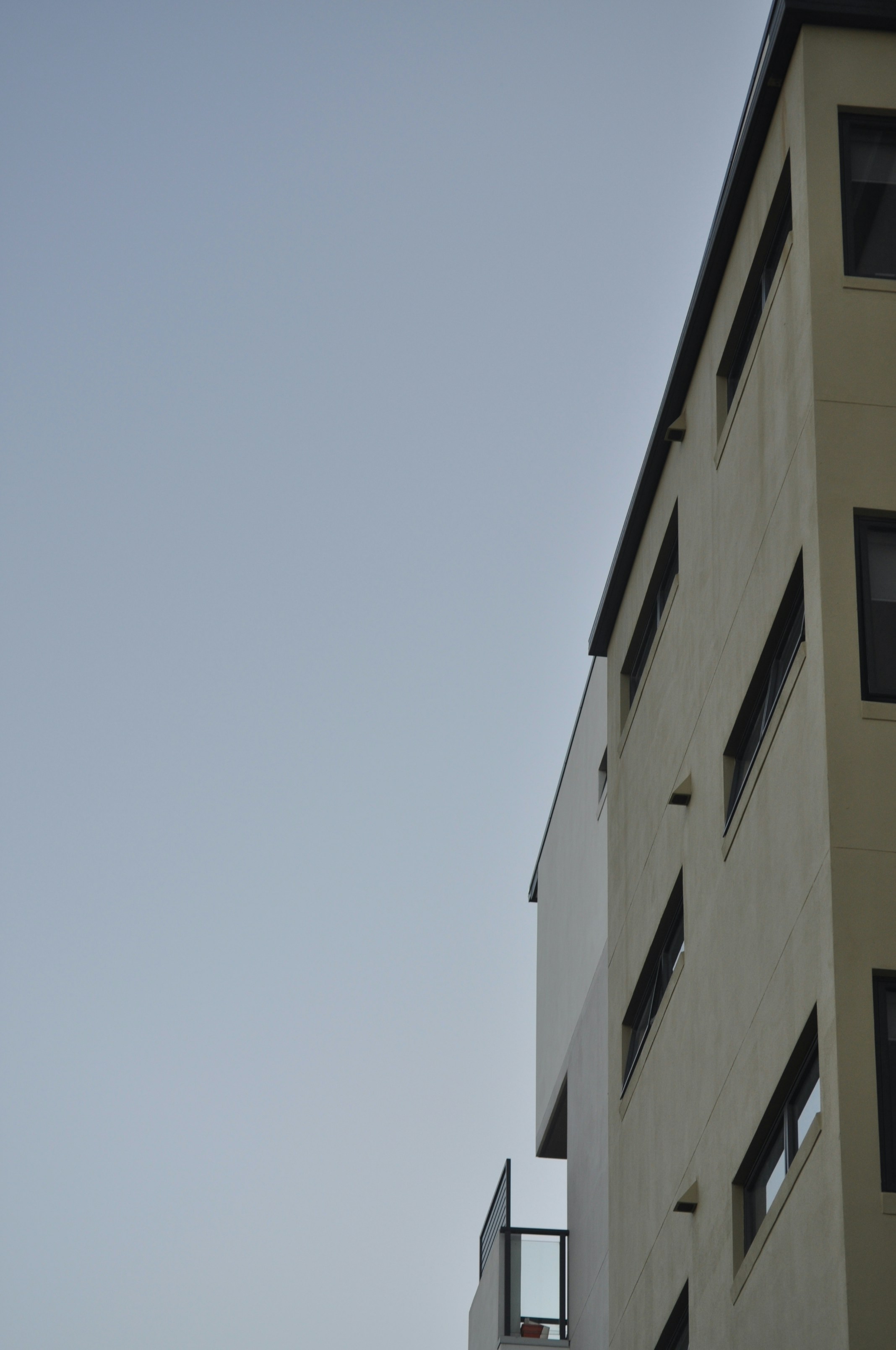 Side perspective of an apartment in the afternoon