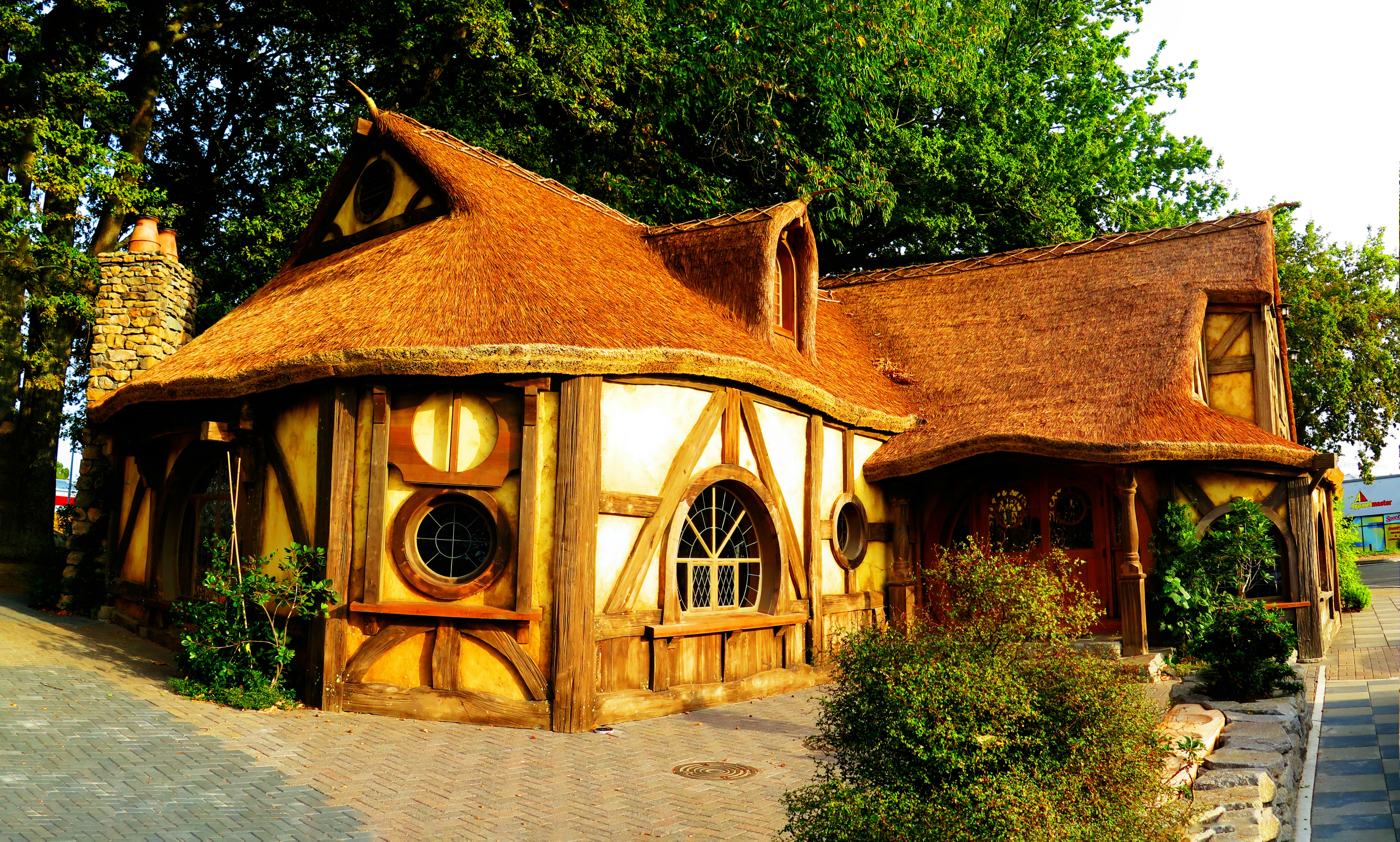 Luxury garden view cottage