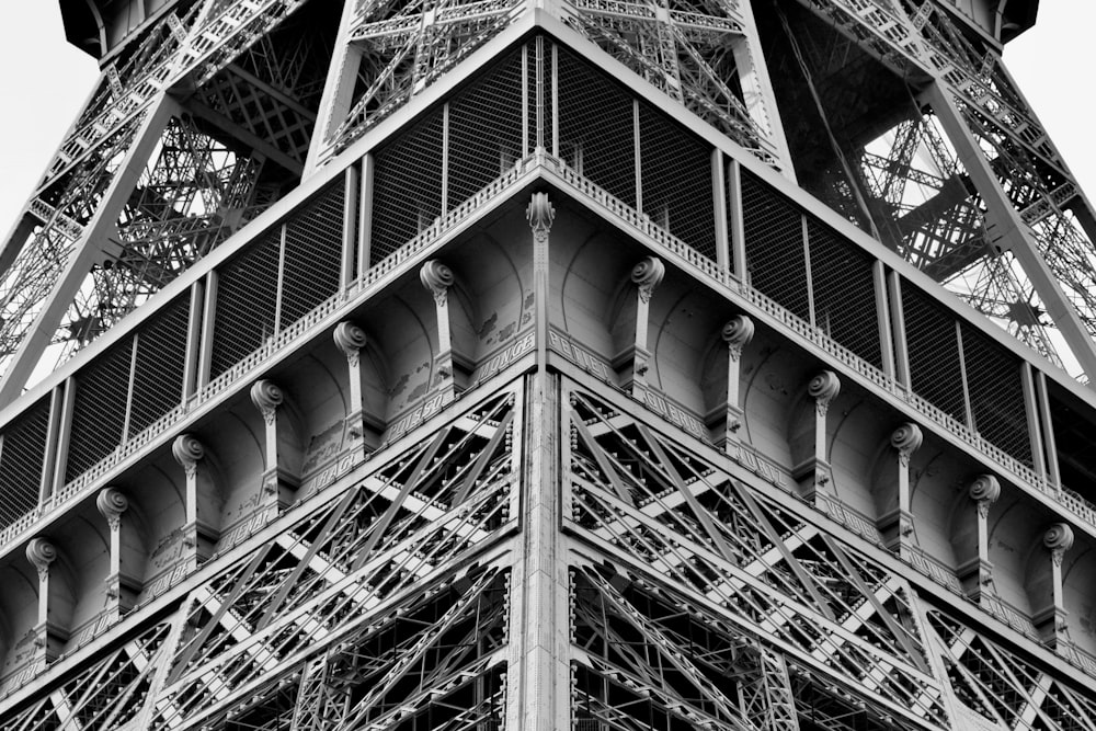 the top of the eiffel tower in black and white