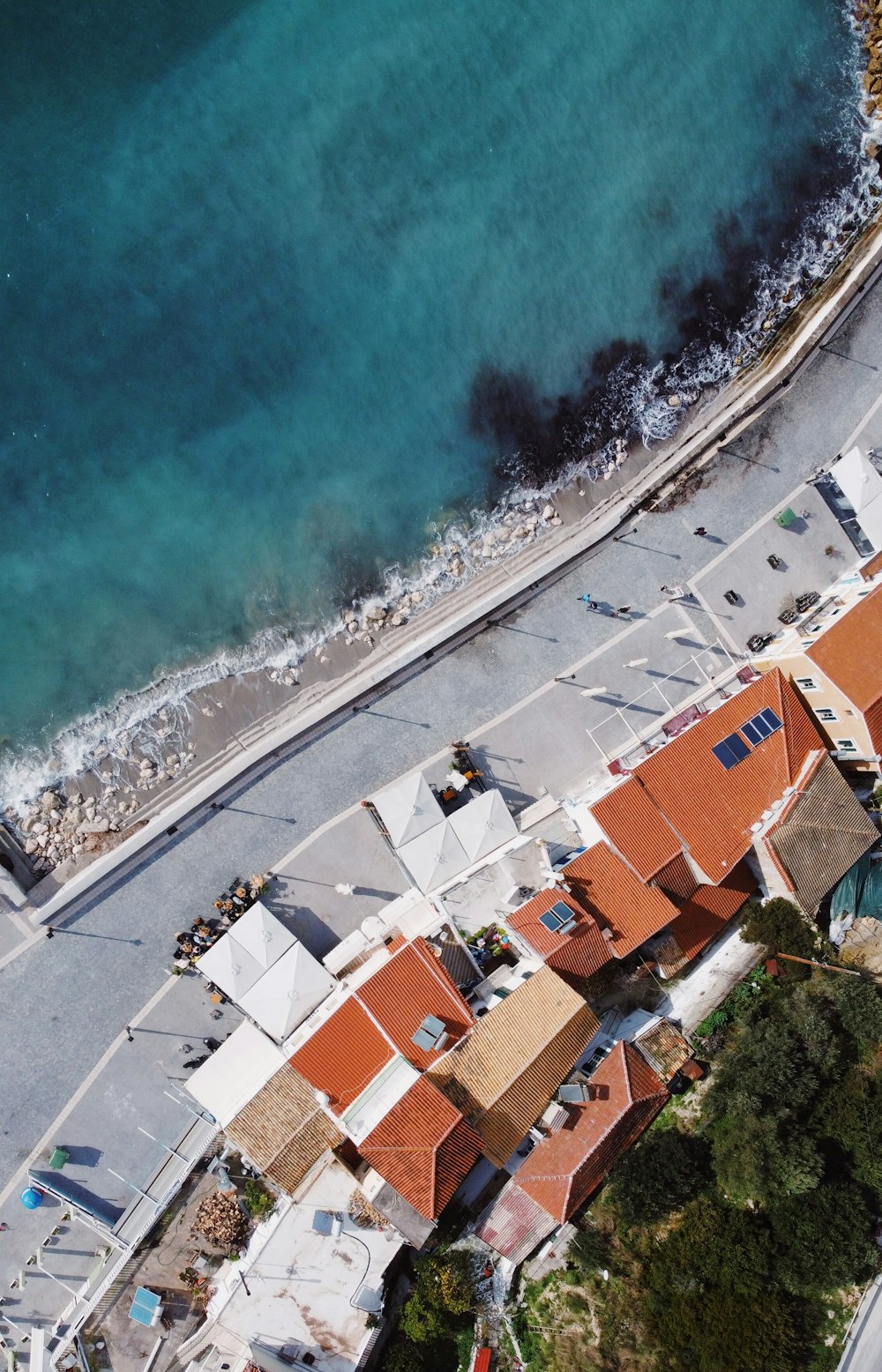 a bird's eye view of a beach and a city