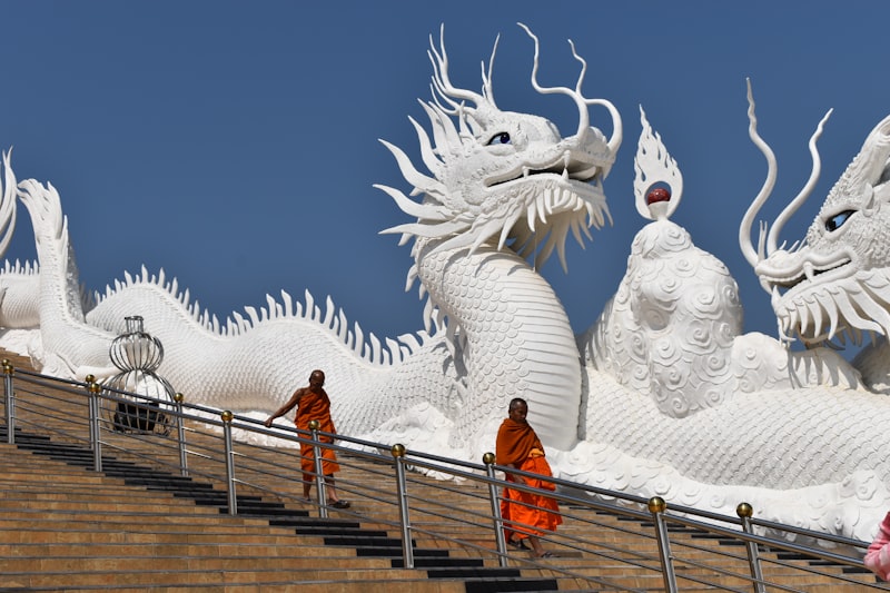 Escaleras del templo en Chiang Rai