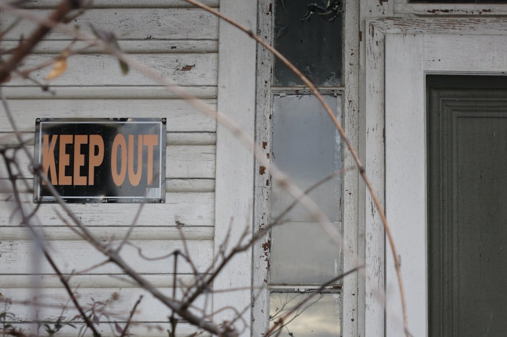 a keep out sign on the side of a house