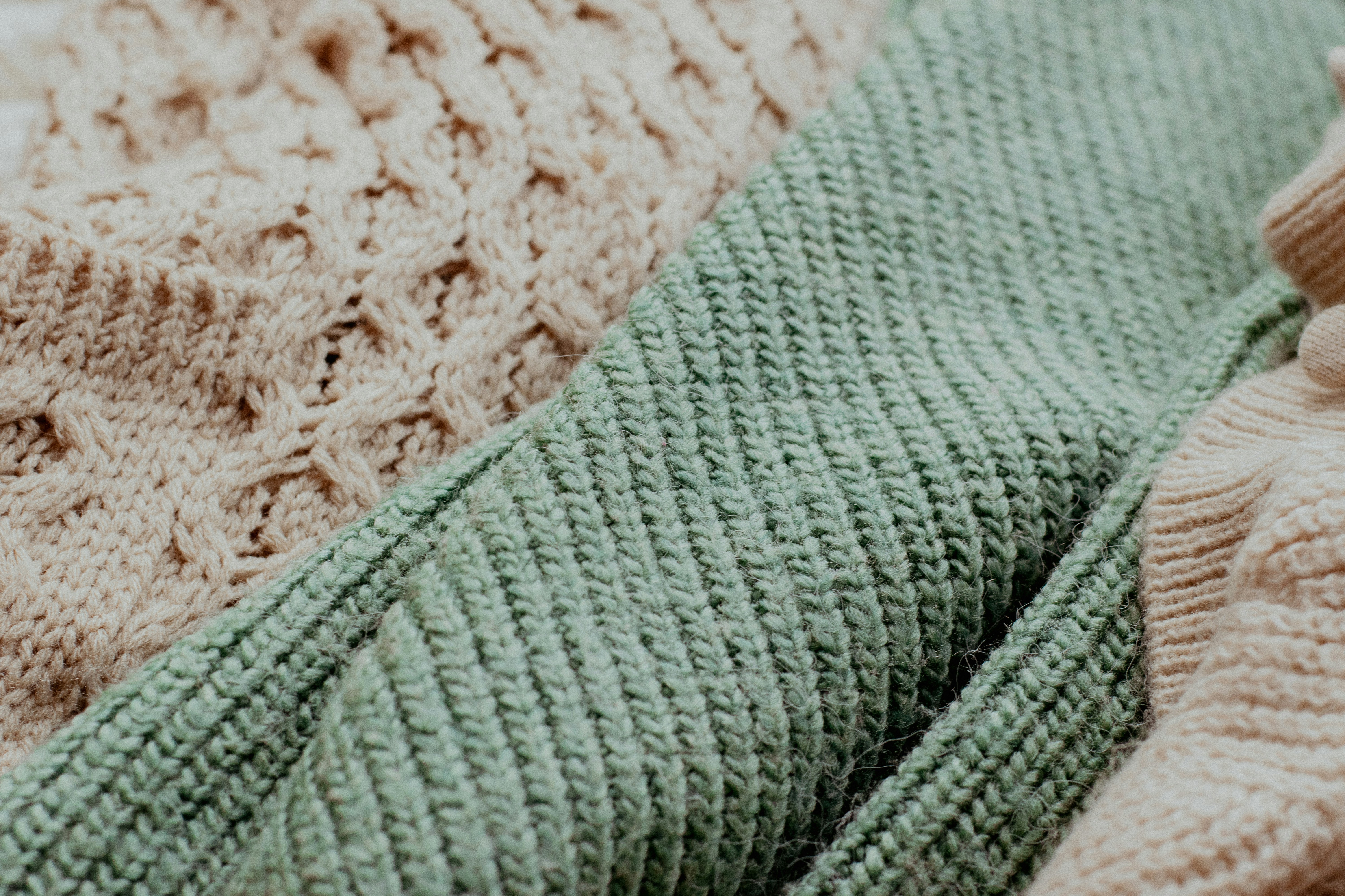 The Ultimate Guide to Buying the Perfect Woolen Sweater: High-Quality Selections, Top Brands, and Latest Trends