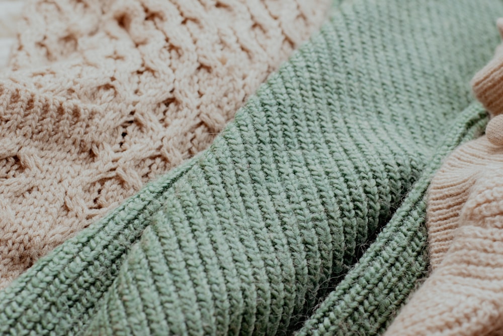The Ultimate Guide to Buying the Perfect Woolen Sweater: High-Quality Selections, Top Brands, and Latest Trends