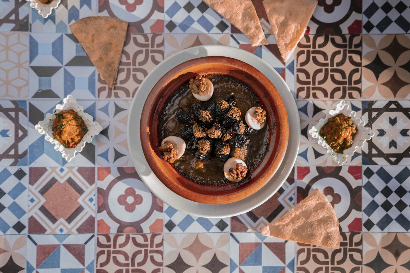 Bowl of Moroccan food showing the low everyday food costs for TEFL teachers