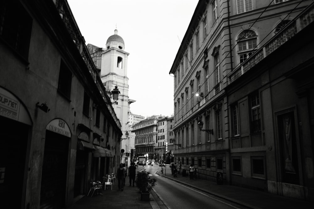 a black and white photo of a city street