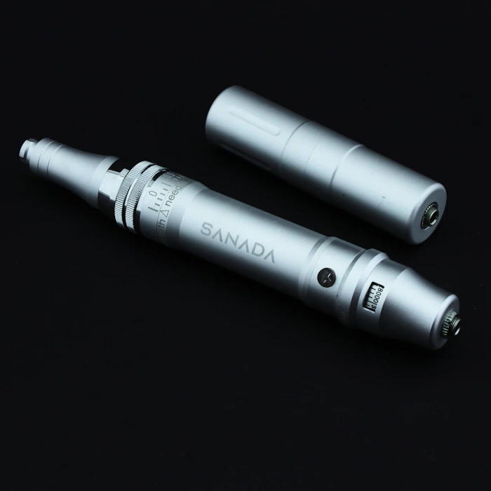 Stylo de soin professionnel avec deux embouts interchangeables