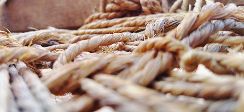 a close up of a bunch of rope