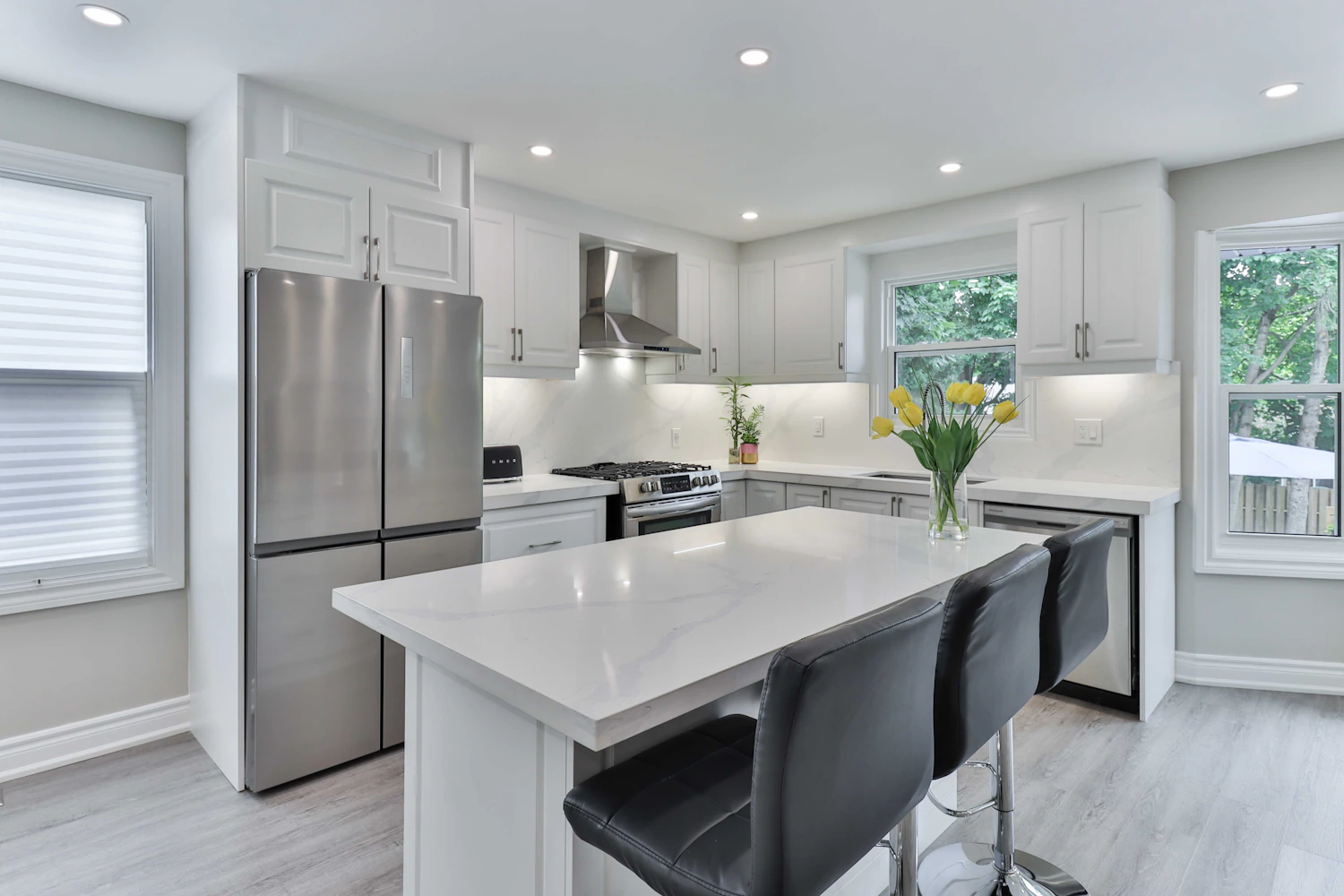 Bright modern kitchen with a tiled backsplash and marble surfaces