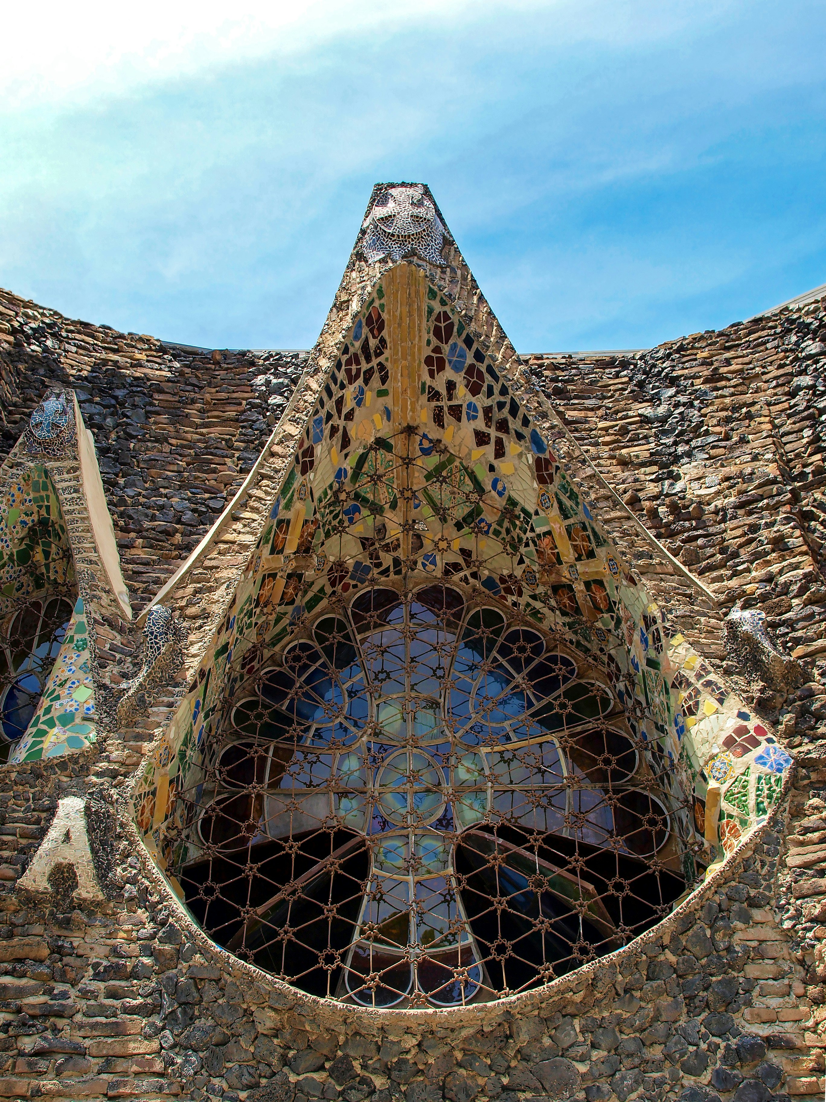 Cripta de la Colonia Güell en Catalunya, España