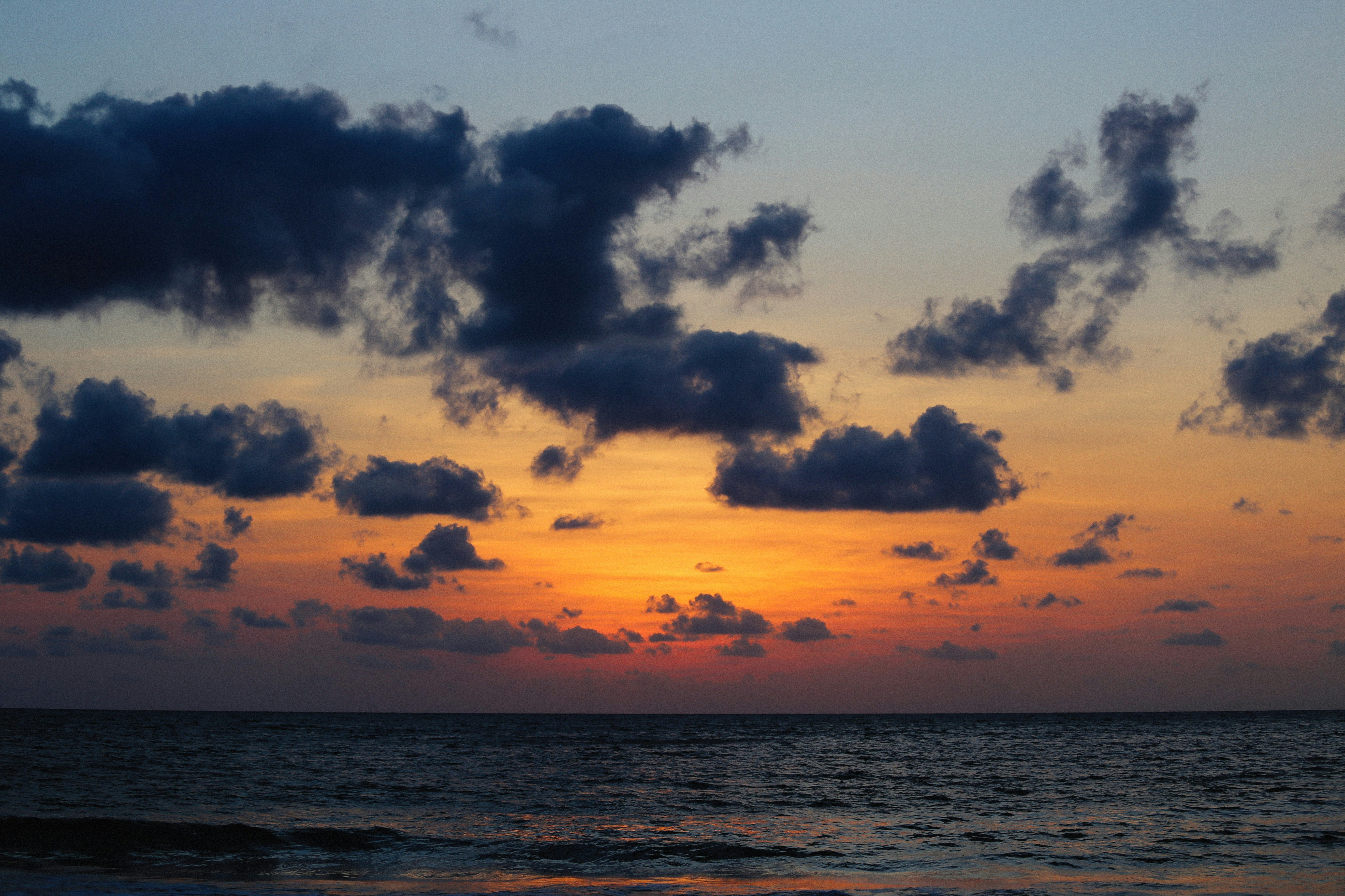 A sunset over the ocean with clouds in the sky photo – Free Orange Image on  Unsplash, image size:3000x2000