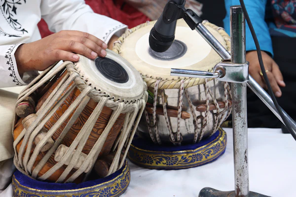 Hands playing the tabla