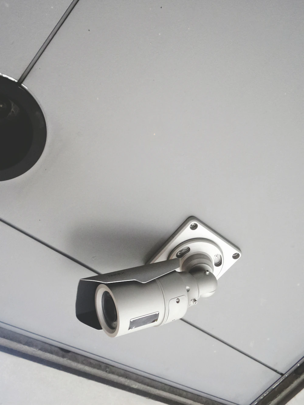 Kamera CCTV zamontowana na budynku