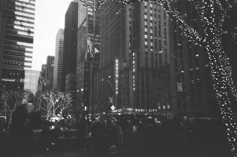 a black and white photo of a city street