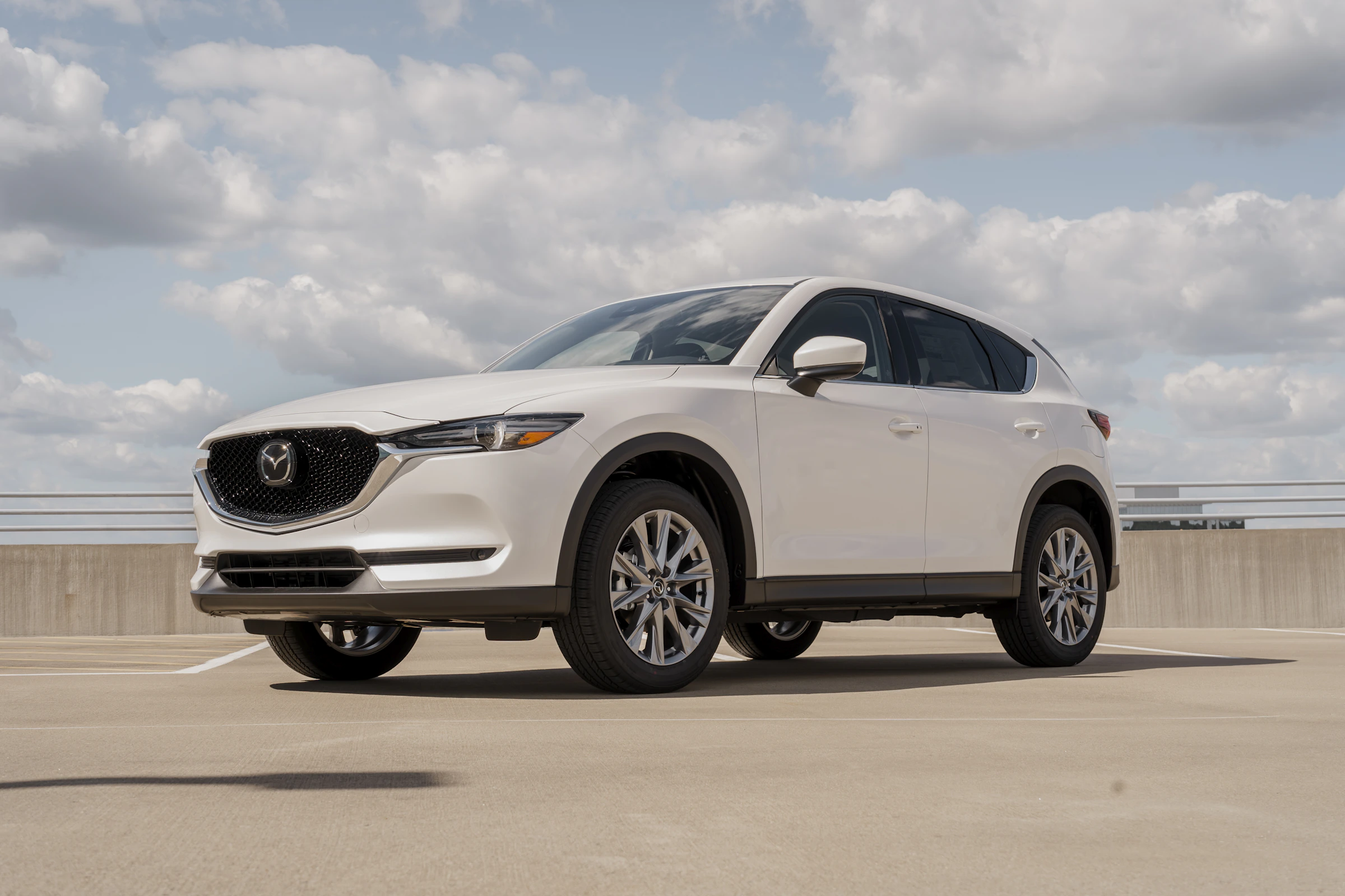 LUXURY / SPORT FEATURES