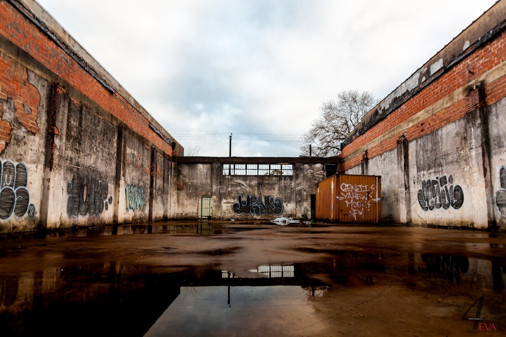 an abandoned building with graffiti on the walls