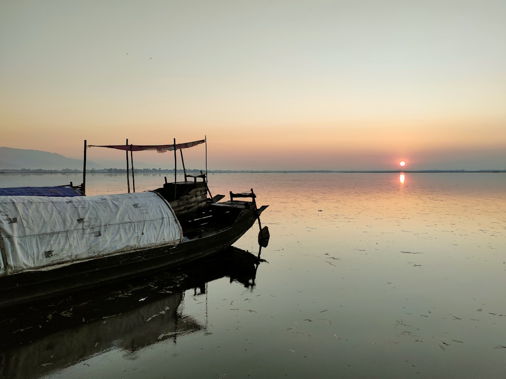 a boat sitting on top of a body of water