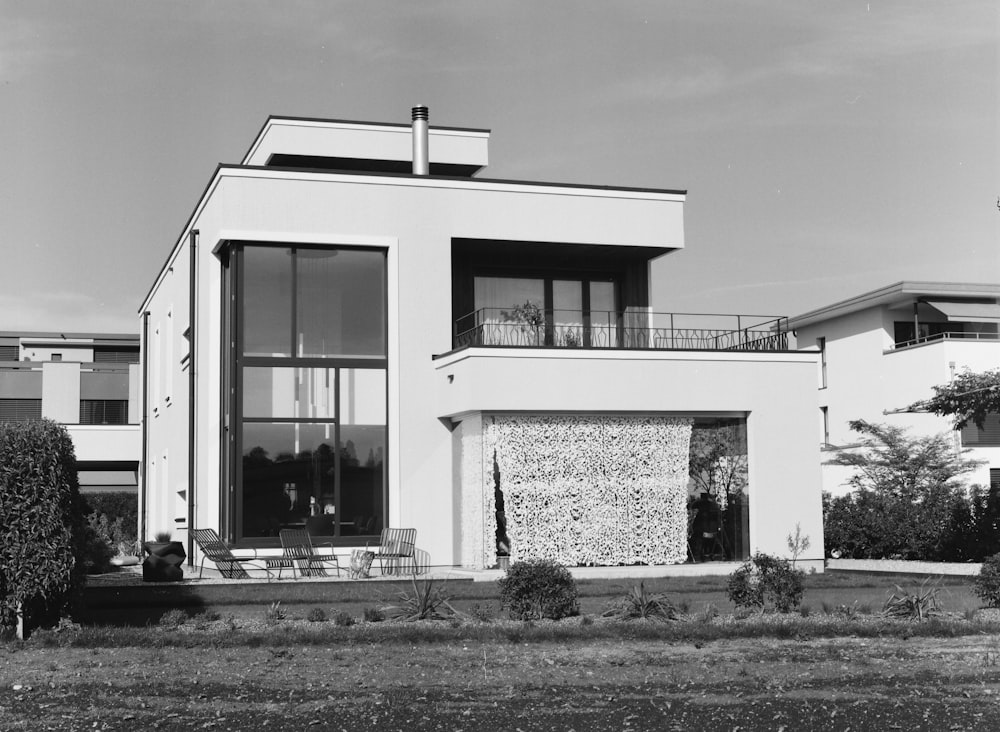 a black and white photo of a modern house