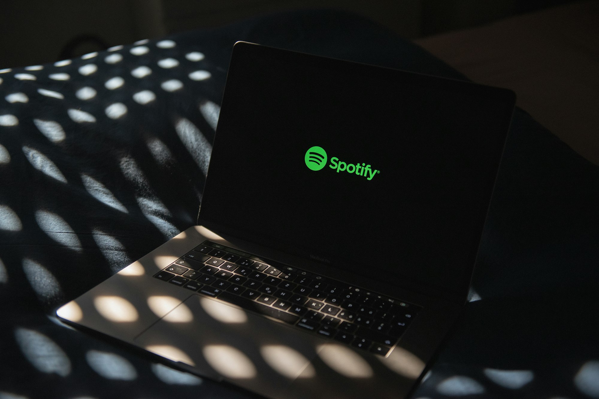 Санкционный бойкот: Spotify и Cisco покидают Россию