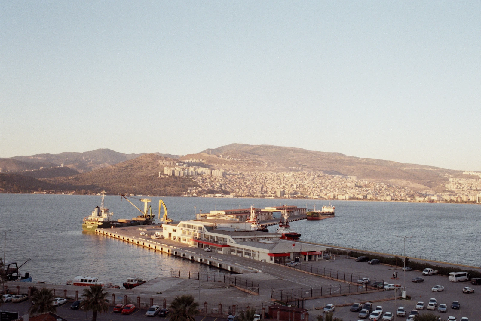 The bay at İzmir with the Konak pier and the city around the water