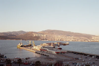 The bay at İzmir with the Konak pier and the city around the water