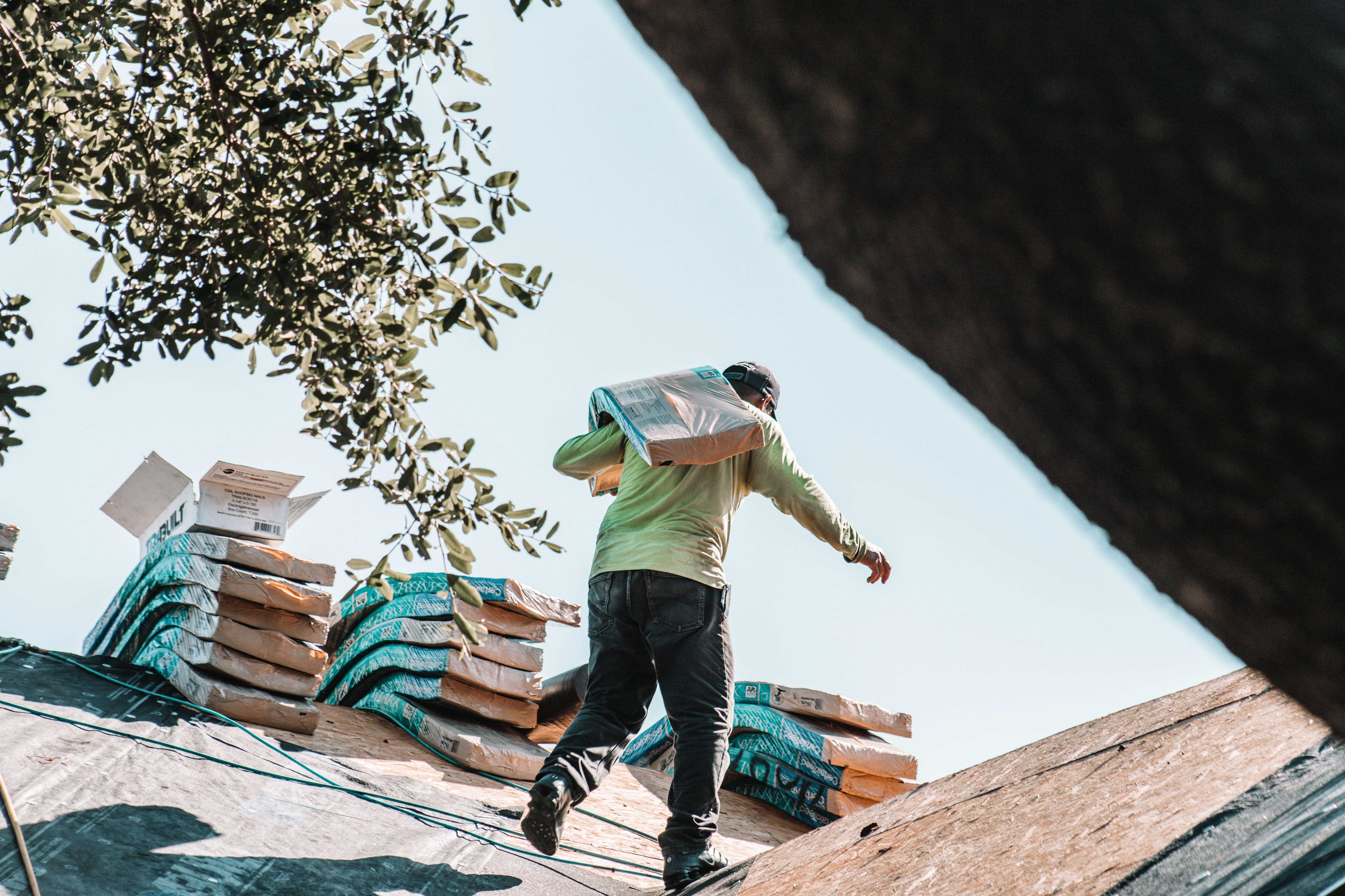 roofer working