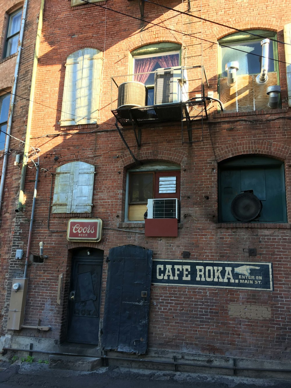 a brick building with a sign that says cafe roka