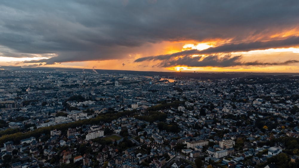 Une vue d’une ville d’un point de vue très élevé