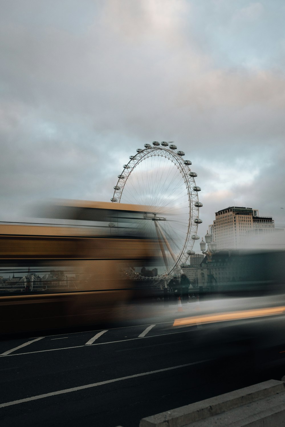 a large ferris wheel on a cloudy day