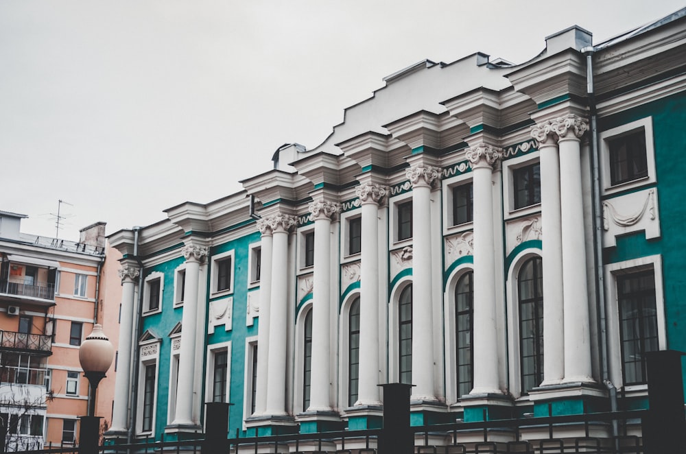 a row of buildings with white and blue trim