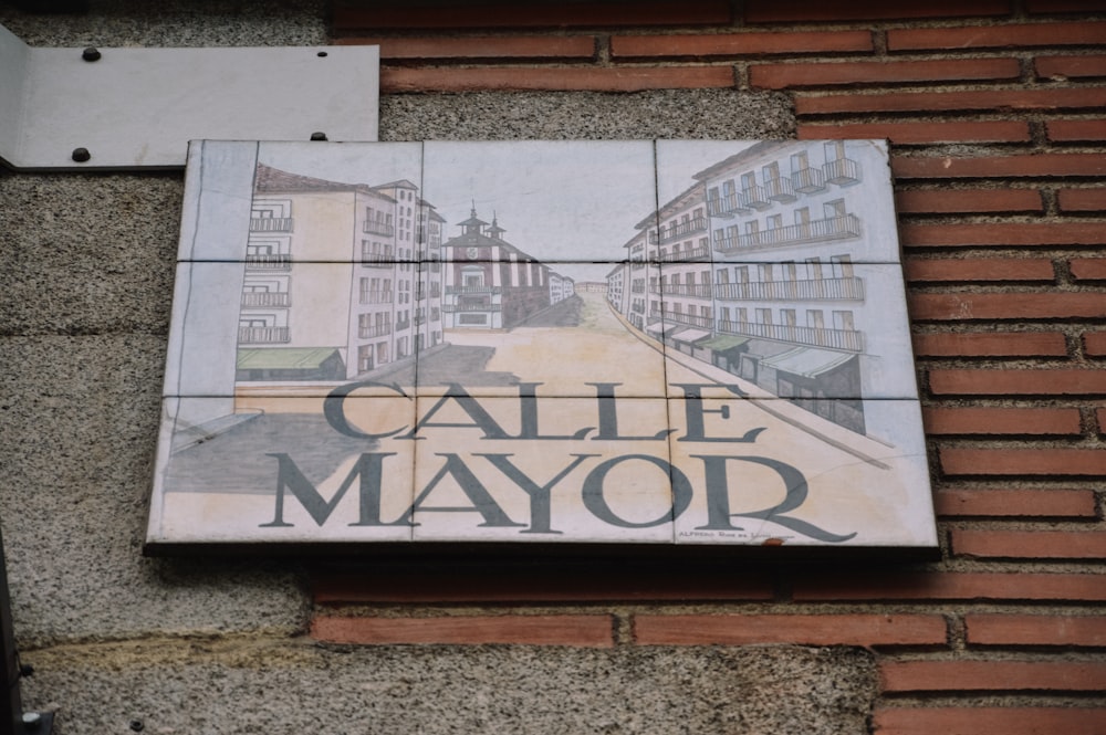 a sign on the side of a building that says calle mayor