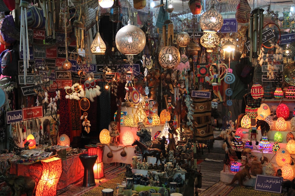 a store filled with lots of different types of lights