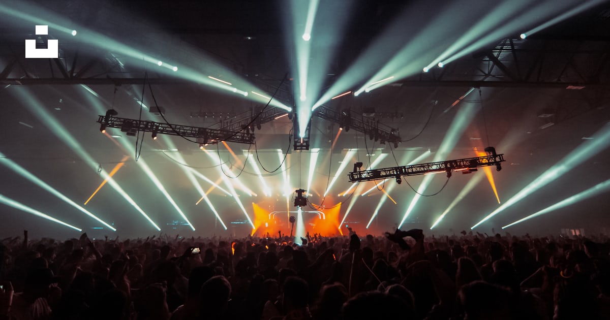 Foto Una gran multitud de personas en un concierto Imagen Denver