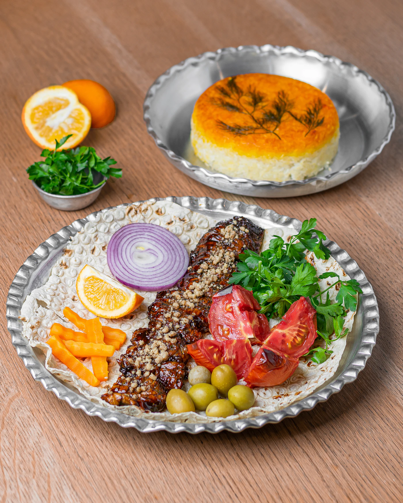 Közde pişmiş kebap ve meze tabağı