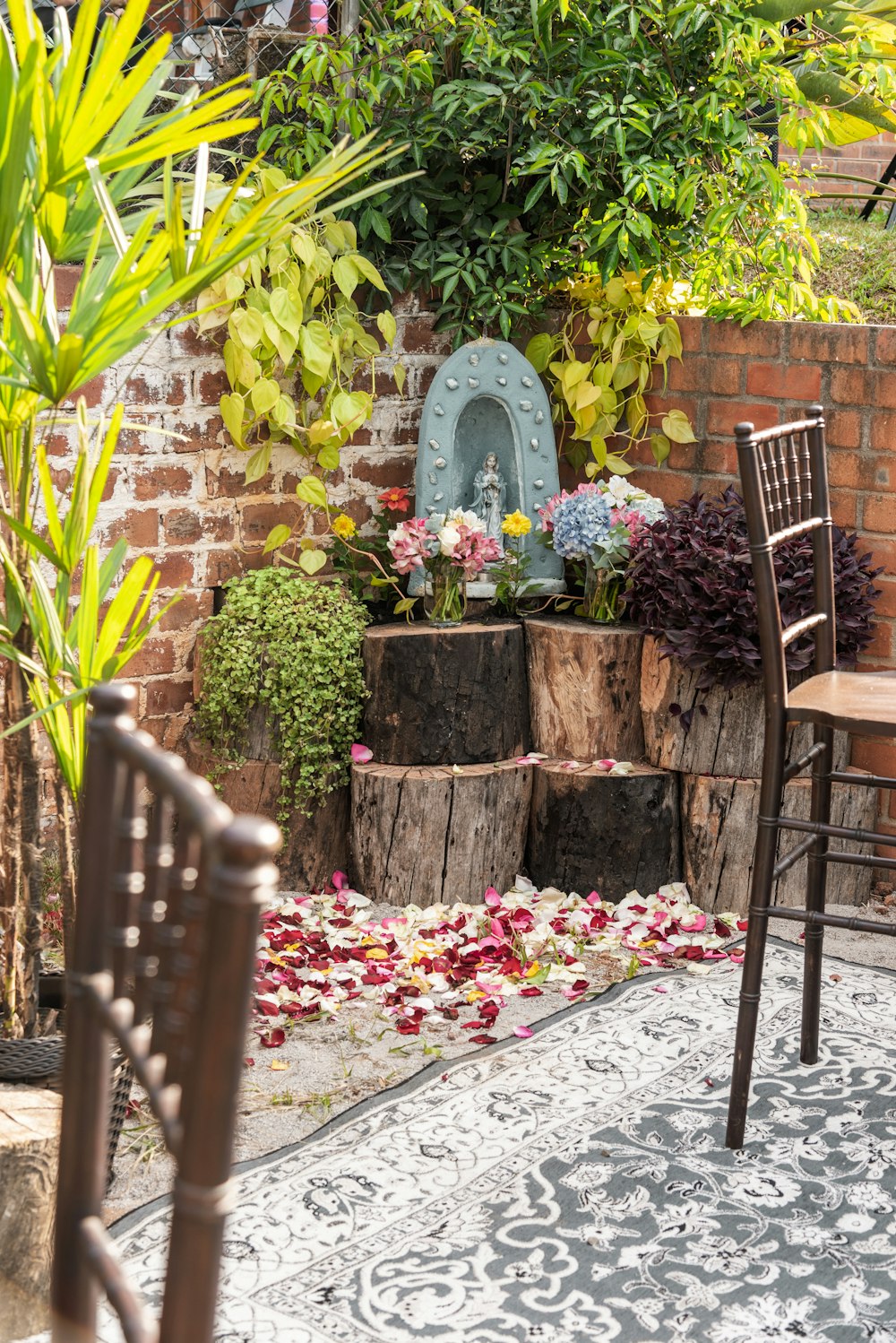 a chair and a table in a garden