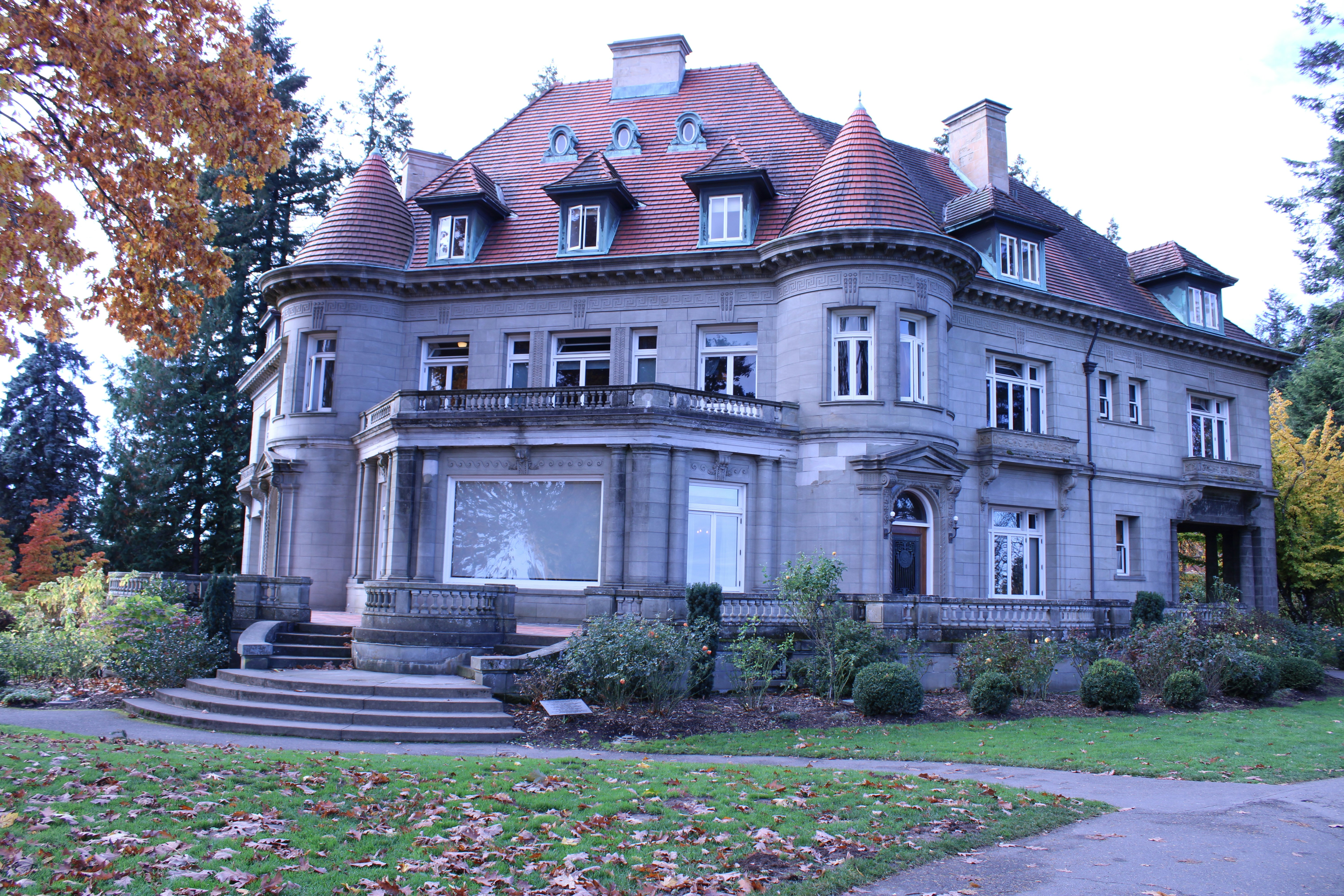 a large house with a lot of windows on the front of it, 
