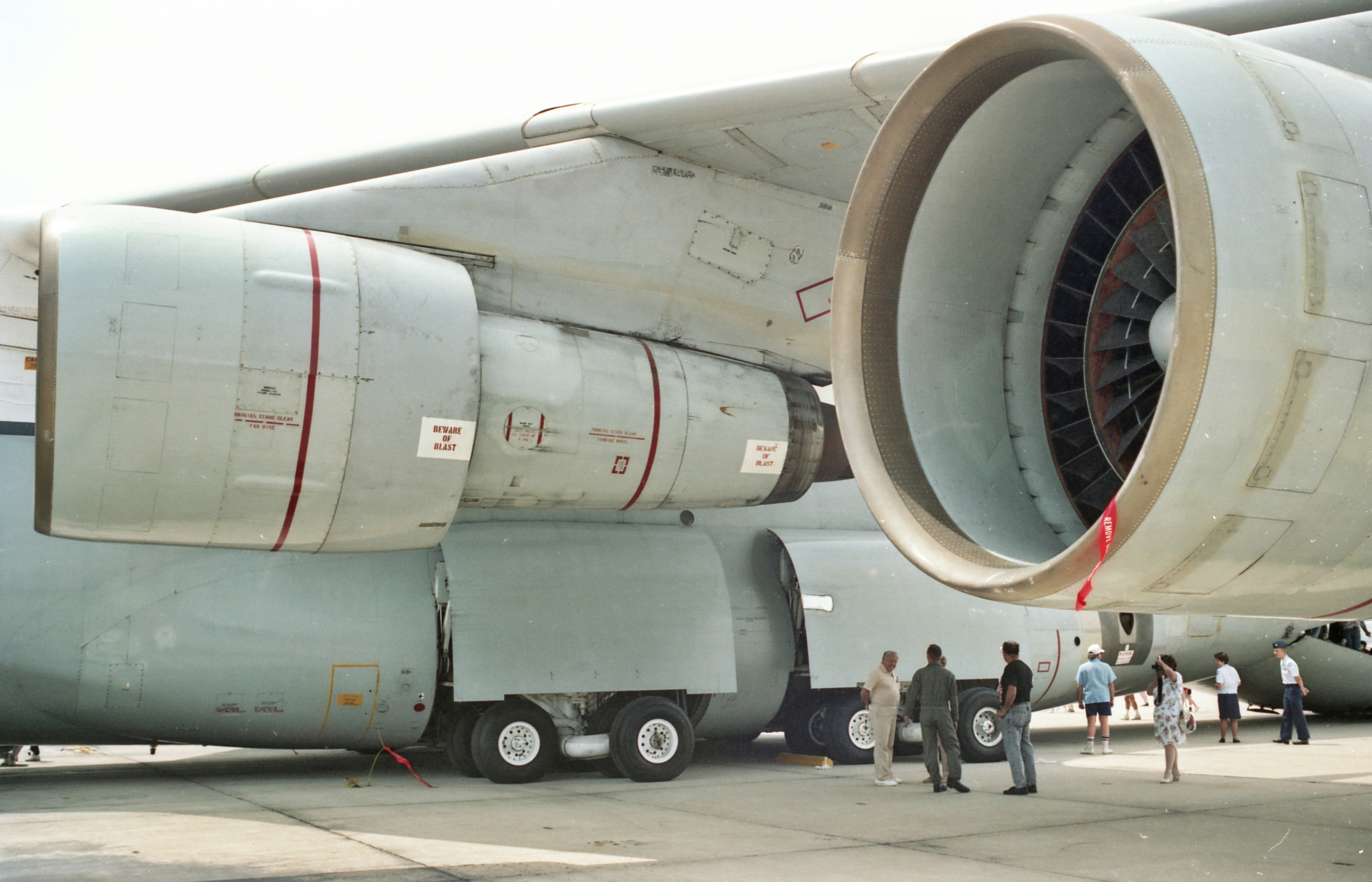 C 5 Galaxy Engines