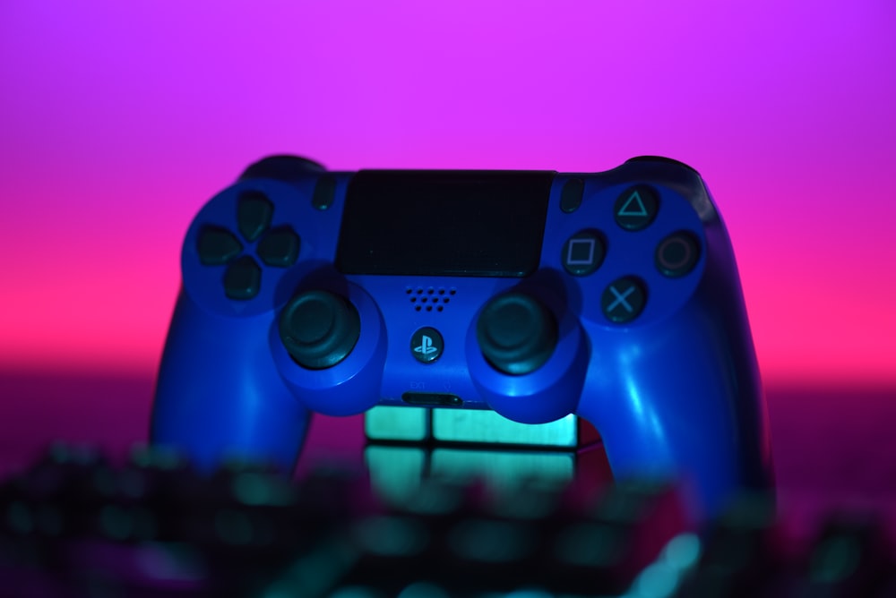 um close up de um controlador de videogame