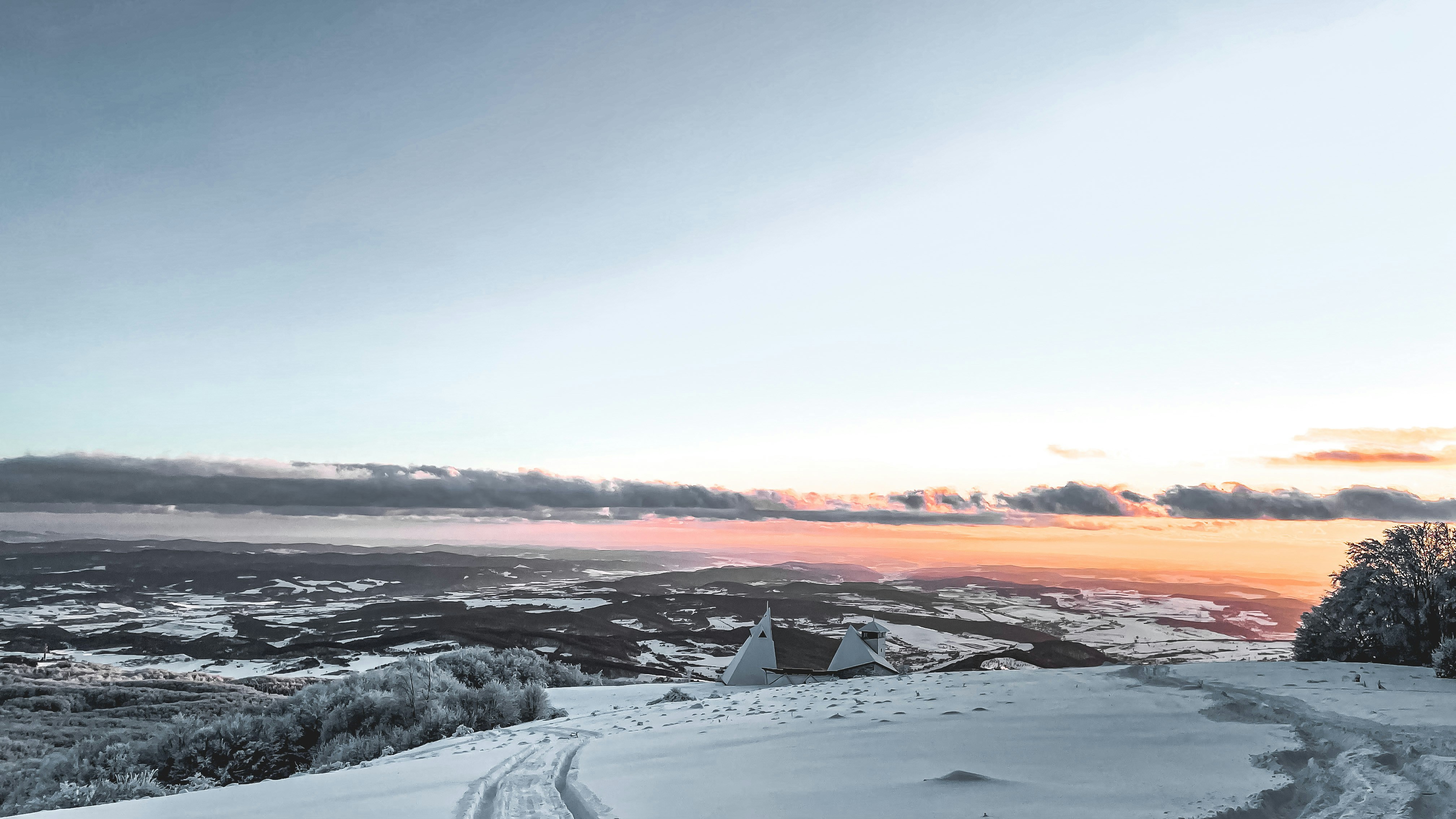 Photo by attilajanosi