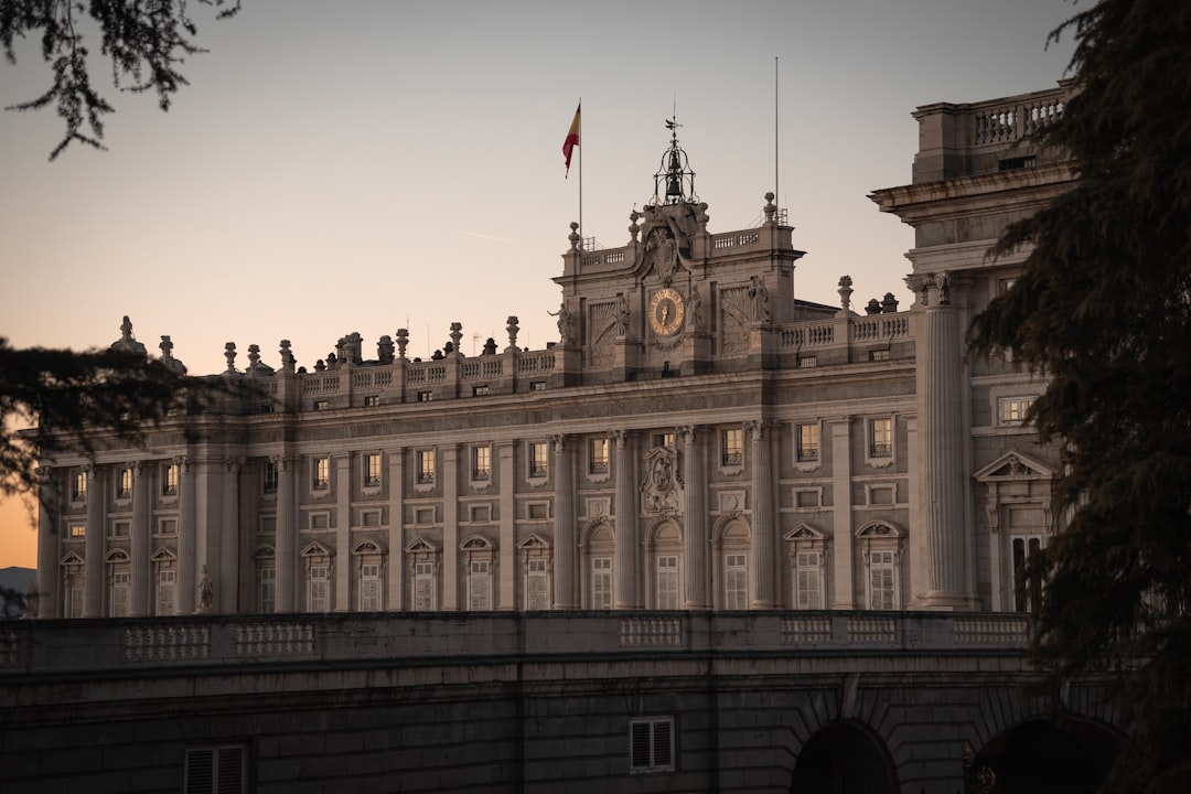 Madrid Through Local Eyes: A Neighborhood-by-Neighborhood Guide to… — Madrid Through Local Eyes