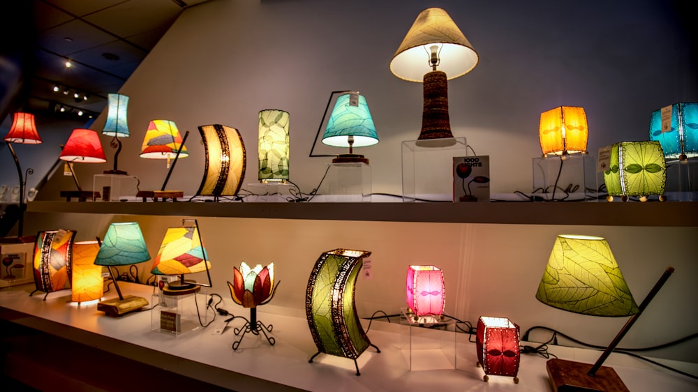 a bunch of lamps that are on a shelf